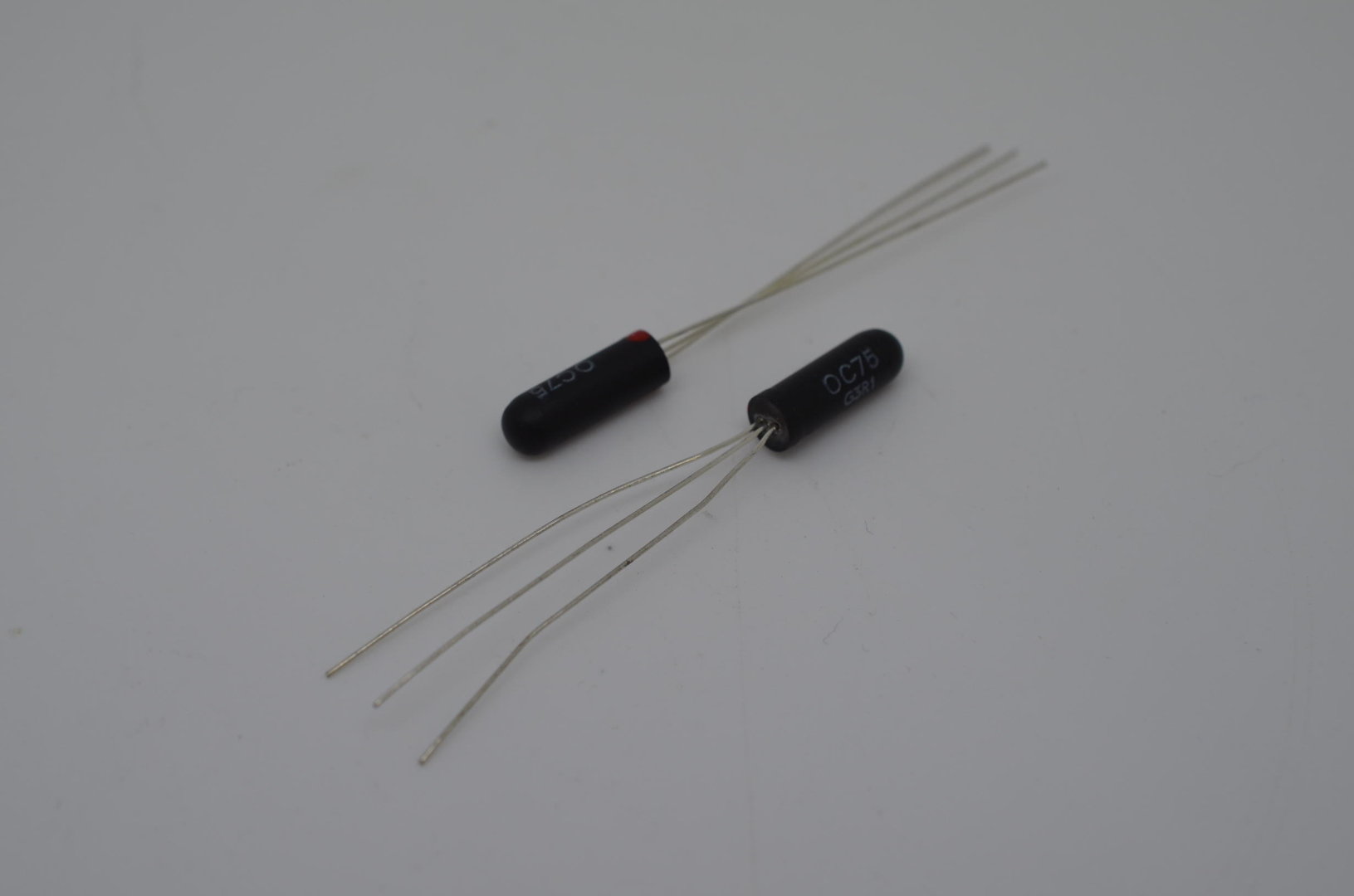 New Oc76 Mullard Capsules PNP Transistor Capsules-NOS