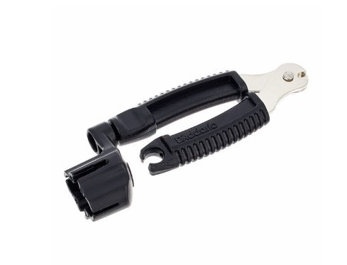 Pro winder with cutter pliers. D'ADDARIO®